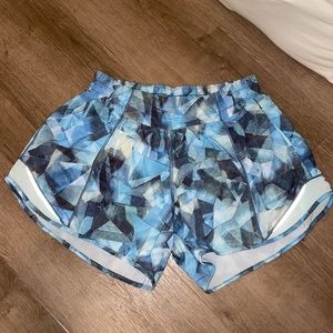 Lululemon Hotty Hot Short II *Long 4"